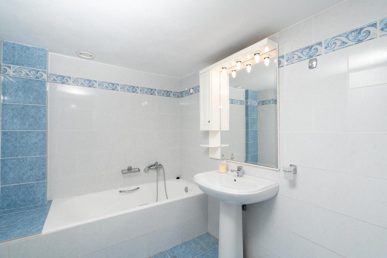 Mtc-D Apartments By The Sea And Airport Pórto Ráfti Екстериор снимка