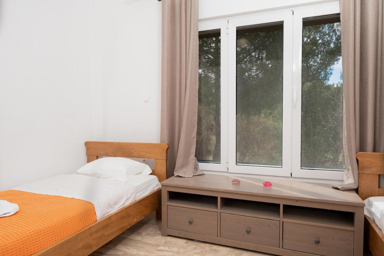 Mtc-D Apartments By The Sea And Airport Pórto Ráfti Екстериор снимка
