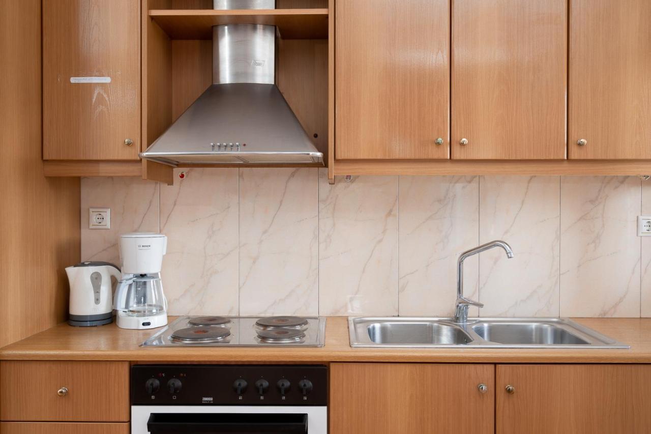 Mtc-D Apartments By The Sea And Airport Pórto Ráfti Екстериор снимка