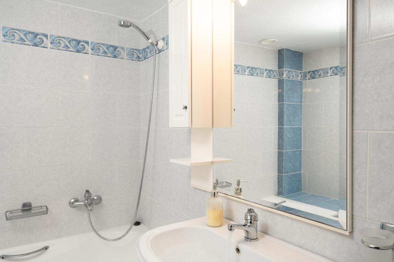 Mtc-D Apartments By The Sea And Airport Pórto Ráfti Екстериор снимка